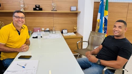 Ibirataia: Prefeito Sandro Futuca recebe vereador Hueris da Pax em seu gabinete para diálogo sobre melhorias para o município