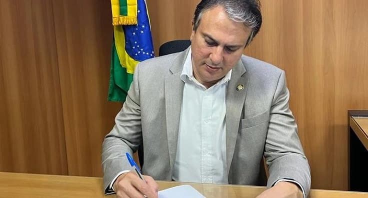 MEC confirma reajuste no salário de professor; piso vai a R$ 4,4 mil.