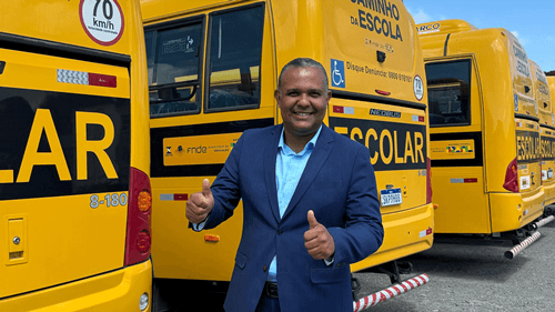 Ibirataia: Secretário de Educação vai a Salvador receber Novo Micro-ônibus para transportar alunos
