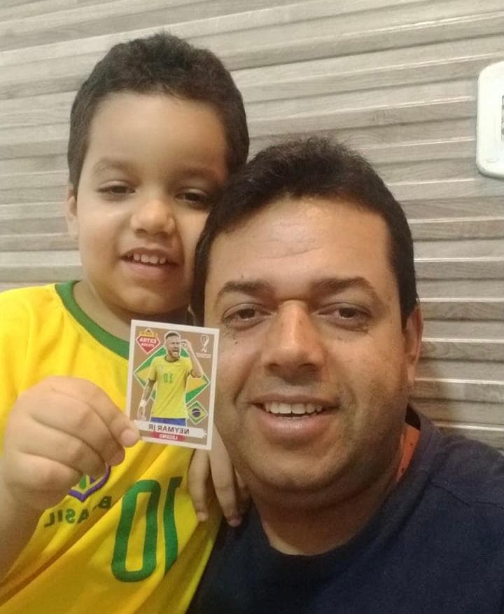 Ubatã: Criança de 06 anos encontra figurinha rara de Neymar e decide vender