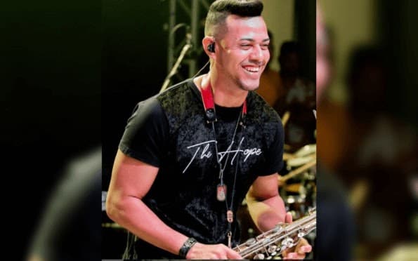Saxofonista de Devinho Novaes morre em acidente com ônibus da banda