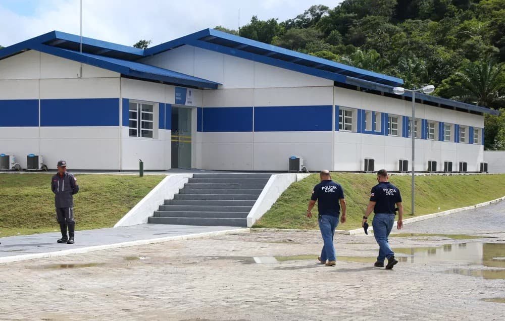 Homem mata esposa e vai à delegacia prestar queixa sobre desaparecimento da companheira