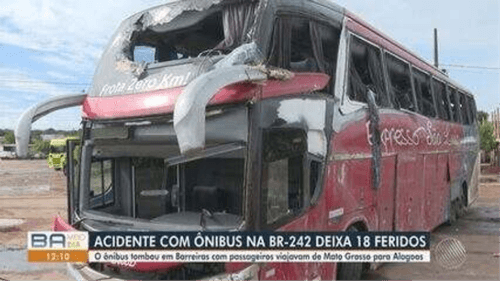 Ônibus tomba em estrada e 23 pessoas ficam feridas no oeste da Bahia