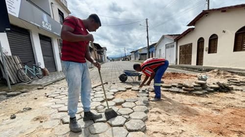 Ibirataia: Prefeitura intensifica recuperação de calçamentos na Nova Ibirataia de Cima