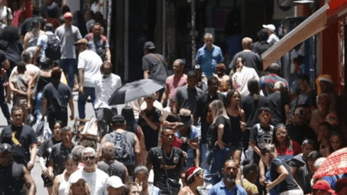 75% dos brasileiros acreditam que 2025 trará melhorias para suas vidas pessoais e familiares