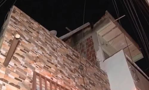 Itabuna: Homem leva choque elétrico em cima de telhado de casa e morre