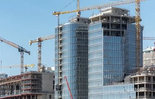 Tragédia em canteiro de obras: Queda de andaime na Alemanha causa a morte de cinco operários