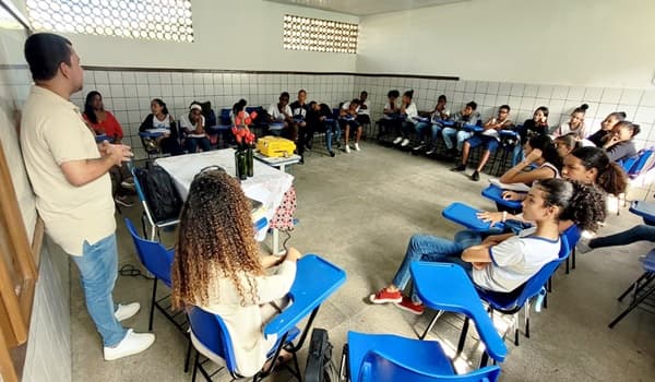 Ibirataia: Secretário de Cultura e Turismo participa de Roda de Conversa sobre Diversidade Cultural com alunos do 7º ano do CMJF