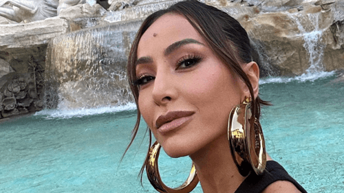 Sabrina Sato mostra detalhe de fio-dental em foto seminua e agita a web; confira