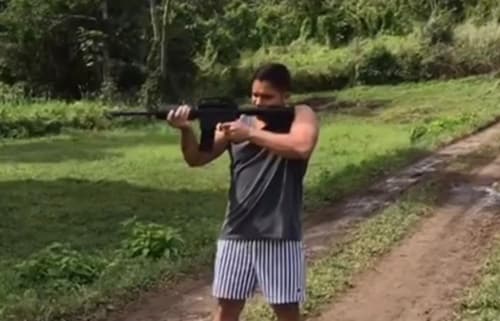 Vereador de Ubaitaba é filmado atirando com fuzil e vídeo gera repercussão