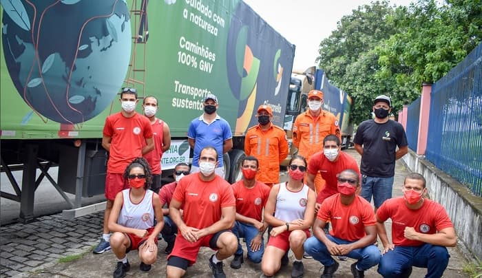 Bombeiros Militares descarregam em Ipiaú 90 toneladas de alimentos arrecadados em São Paulo