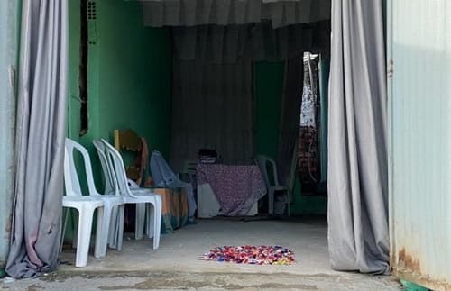 Mãe e filho mortos a tiros em casa por bandidos