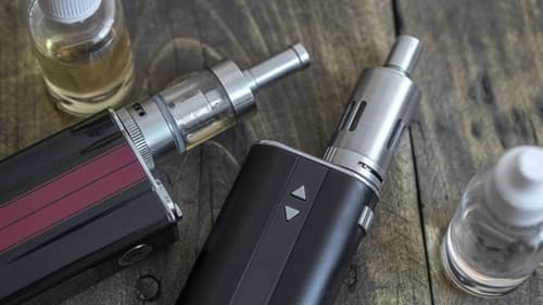 Adolescente de 16 anos sofre colapso pulmonar por uso excessivo de vape