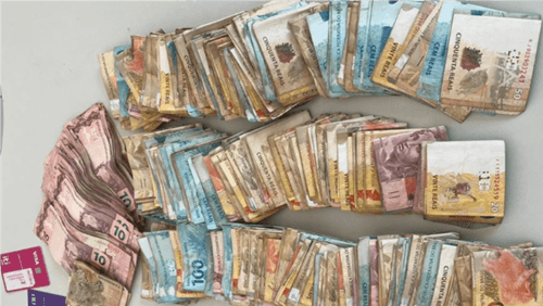 Mulher é presa com mais de R$ 30 mil na Bahia