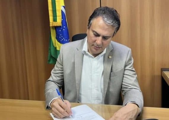 Ministro da Educação anuncia reajuste de quase 15% no piso salarial dos professores