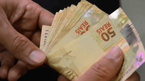 Rendimento médio dos brasileiros atinge maior valor da história: R$ 3.270