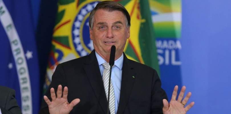 'Para quem não está contente comigo, tem Lula em 2022", diz Bolsonaro a apoiadores