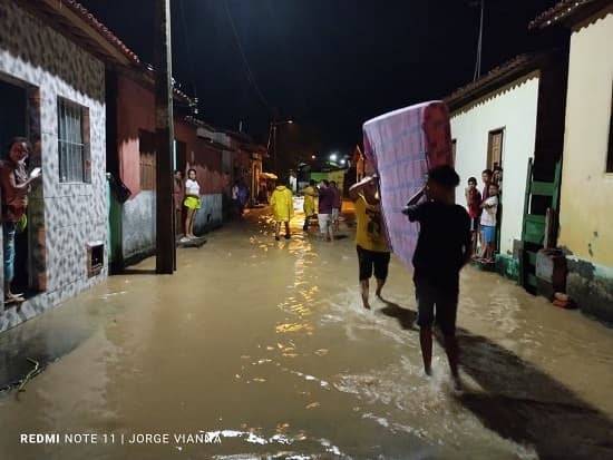 Aiquara: Chuva forte causa alagamentos, deslizamentos e desabamentos de muros
