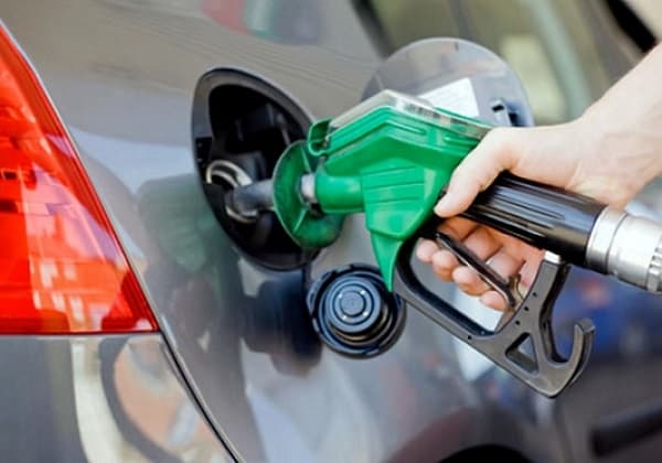 Preço da gasolina sobe pela 4ª semana seguida e marca novo recorde