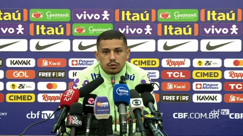 Ibirataense André fala a imprensa em entrevista coletiva da Seleção Brasileira após o treino desta segunda-feira, em Tânger - Marrocos