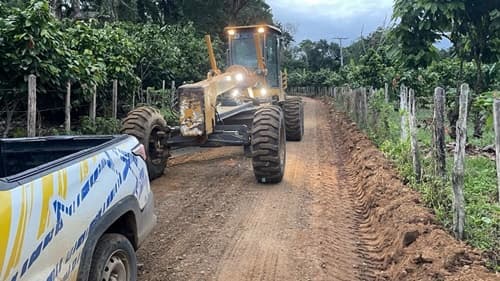 Ibirataia: Prefeitura recupera mais de 80 km de estradas rurais do município