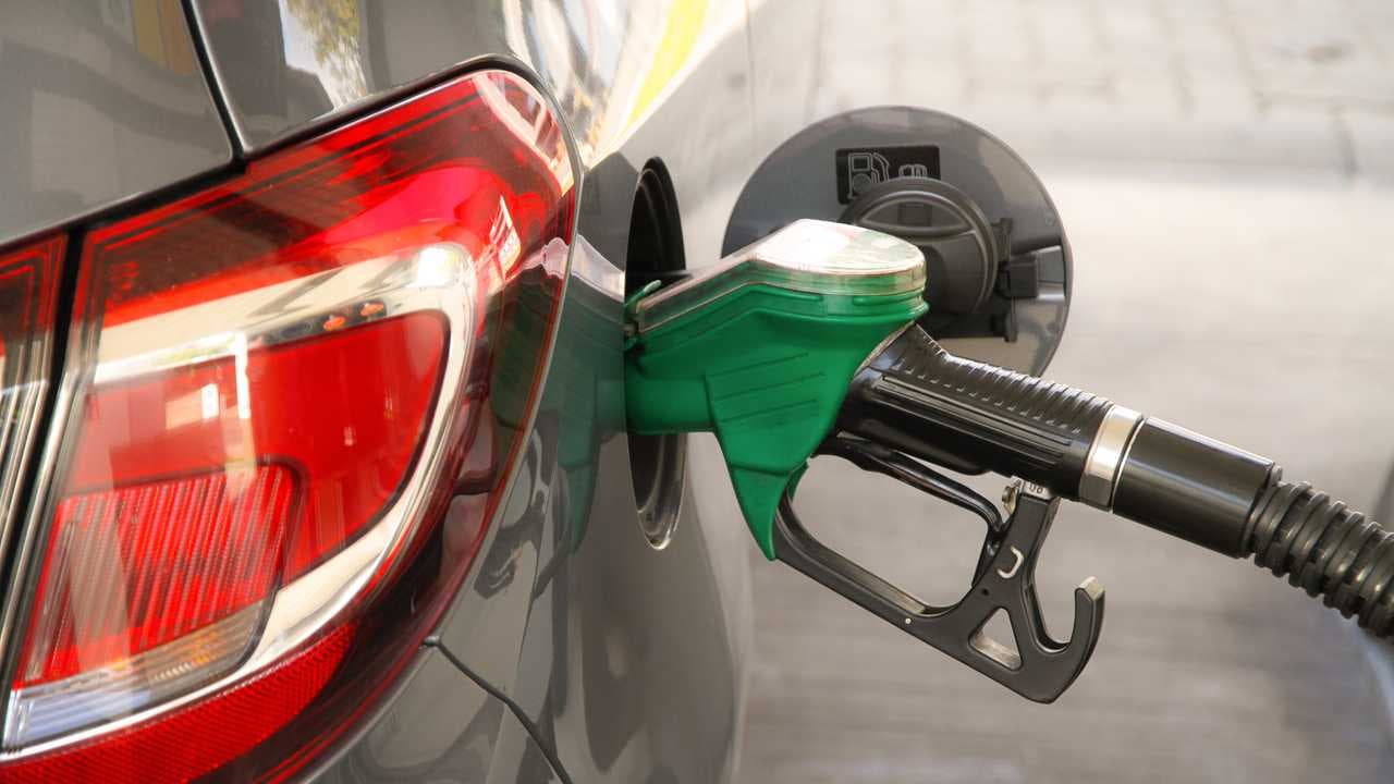 Gasolina aumenta mais de 8% e diesel fica até 11,5% mais caro