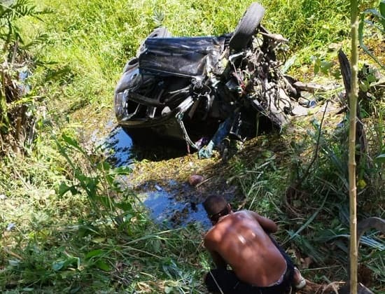 Ipiaú: Três adultos e uma criança sobrevivem a grave acidente de carro na BR-330