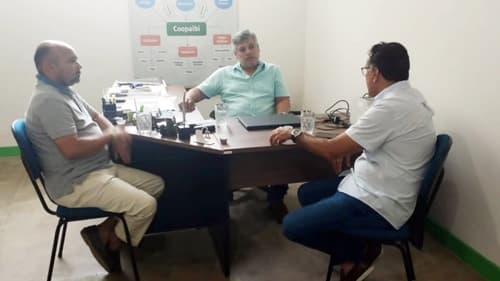 Ibirataia: Vereador Márcio Fatel promove reunião na SEAMA com presidente da CERB para impulsionar projetos agrícolas