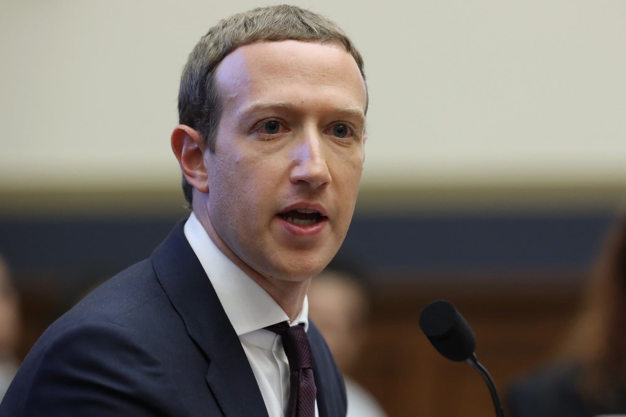 Zuckerberg perde R$ 157,3 bi de sua fortuna e deixa o top 10 do ranking da Forbes
