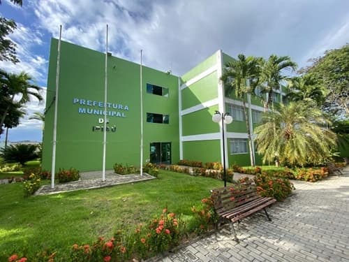 Prefeitura de Ipiaú publica Processo Seletivo Simplificado com vagas para professores e intérpretes de libras escolar