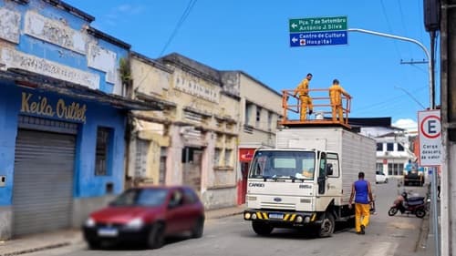 Ibirataia: Sinalizações em fase de conclusão no município