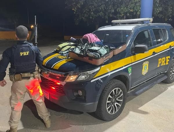 Adolescente é apreendida com 70 mil comprimidos de ecstasy em Feira de Santana