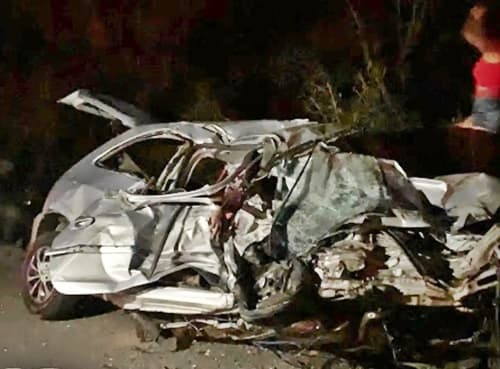 Colisão envolvendo dois carros deixa cinco mortos na Bahia