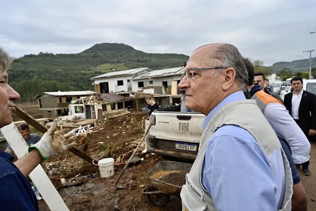 Governo federal anuncia R$ 741 milhões para cidades atingidas no RS
