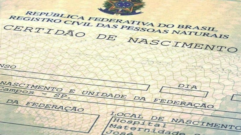 Avó entra na Justiça para mudar nome do neto registrado como 'Lúcifer'