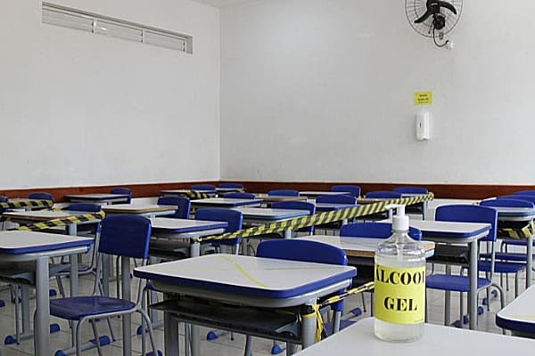 Aumento de casos de Covid-19 faz escolas suspenderem aulas presenciais em Barreiras