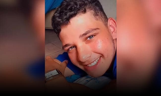 Jovem de 18 anos morre eletrocutado ao tentar conectar extensão em tomada
