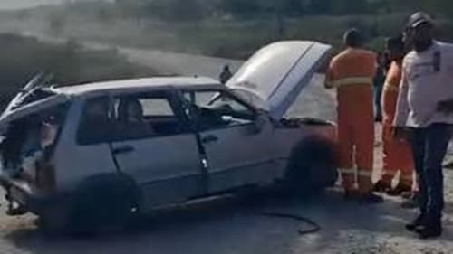 Mulher morre e outra pessoa fica ferida após capotamento na BR-330, em Jequié