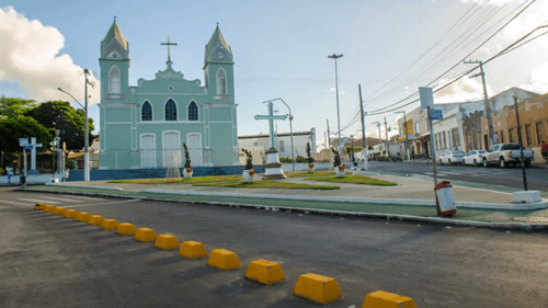 Crianças de 8 e 9 anos são resgatadas após se esconderem em caminhão para irem à praia