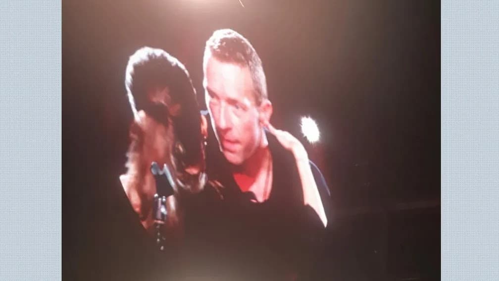Sandy faz participação no show do Coldplay