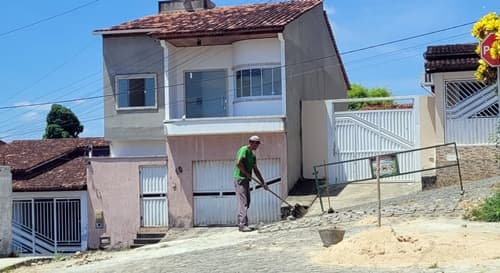 Ibirataia: Prefeitura prioriza infraestrutura; serviços de reparo em ruas danificadas