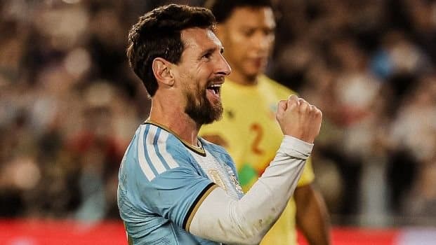 Messi se despede da seleção argentina com gol, assistências e estádio lotado em Buenos Aires