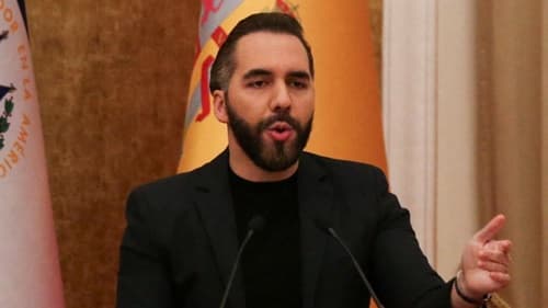 Nayib Bukele anuncia possibilidade de libertação antecipada de presos ligados a suspeitas de gangues em El Salvador