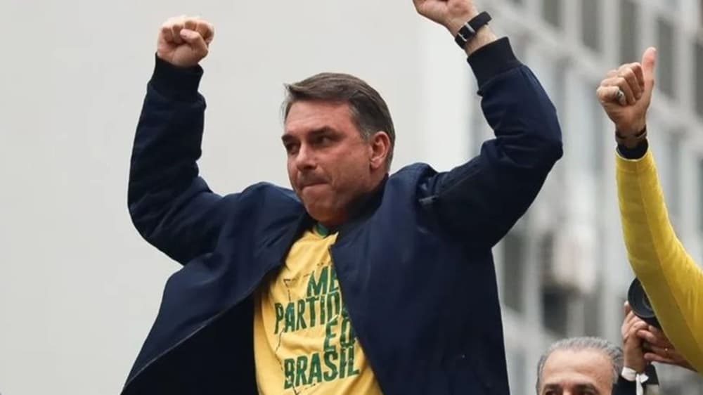 Flávio Bolsonaro assume liderança em nova parcial da apuração do segundo turno