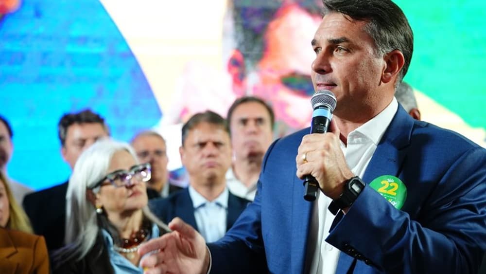 Flávio Bolsonaro está a caminho dos Estados Unidos